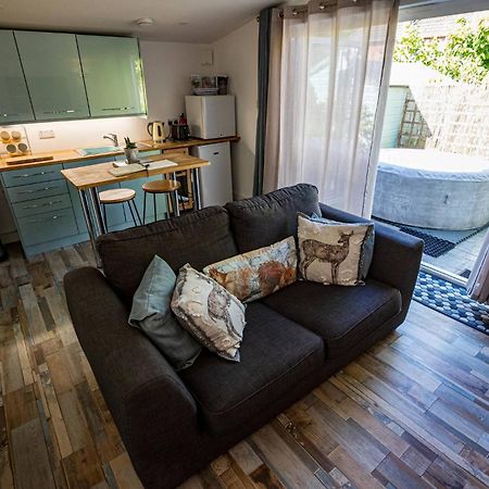 Hideaway Cabin For Two On Edge Of New Forest Hinton  Extérieur photo